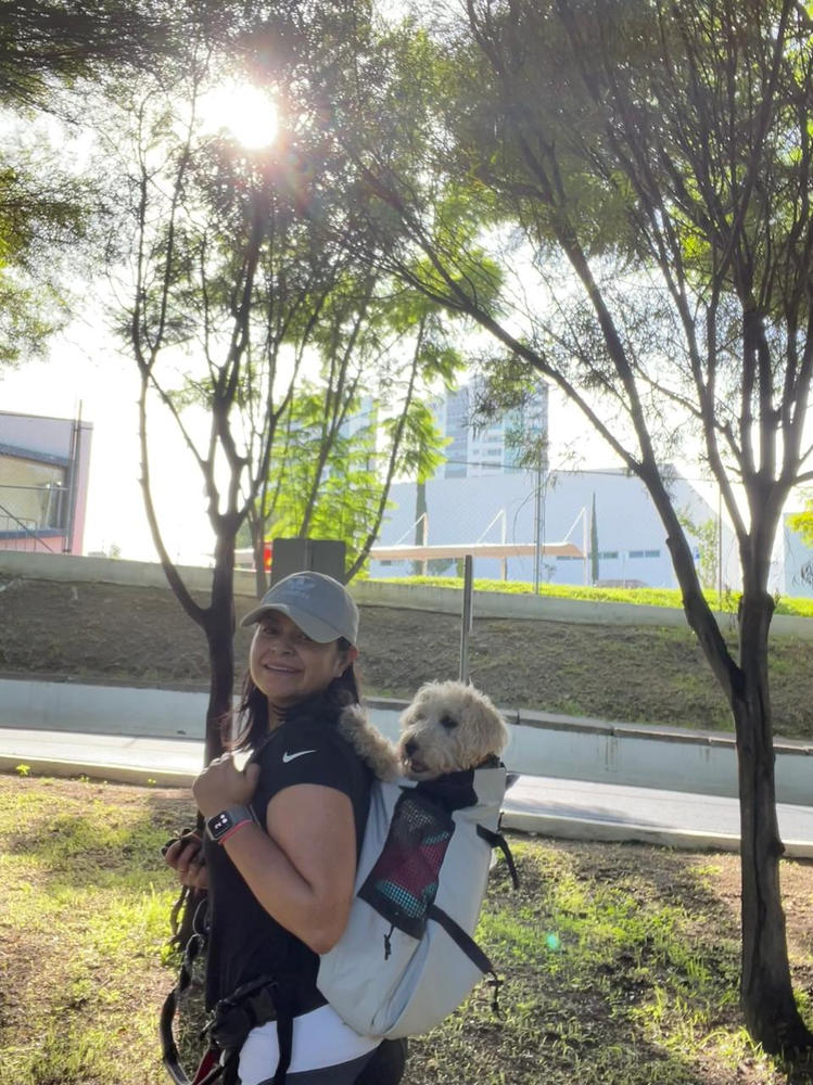 Mochila Gris Ultra Ligera en 4 Medidas para Transportar a tu Perro - Sierra Dog Pack - Customer Photo From Oliva P.