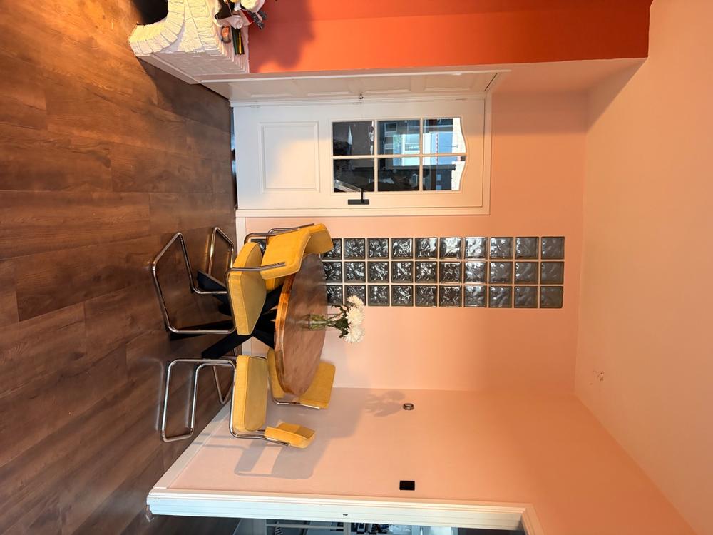 Set van 4 - Nest of Nora Eetkamerstoelen Adam - Ribstof met chroom poten - Geel - Customer Photo From Sofie Leenders