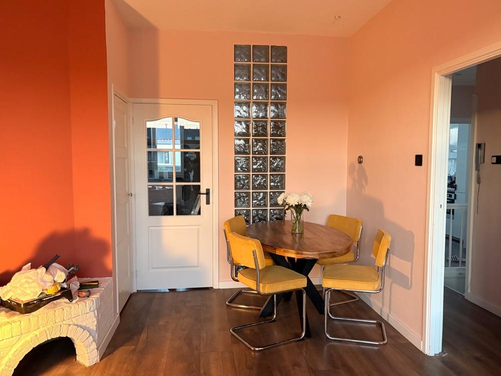 Set van 4 - Nest of Nora Eetkamerstoelen Adam - Ribstof met chroom poten - Geel - Customer Photo From Sofie Leenders