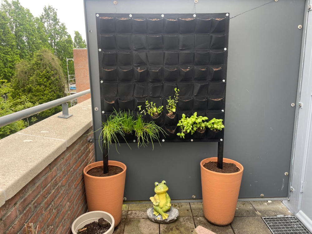 QUVIO Verticale tuin - 64 vakjes - 100 x 100 cm - Customer Photo From Sebastiaan de laat