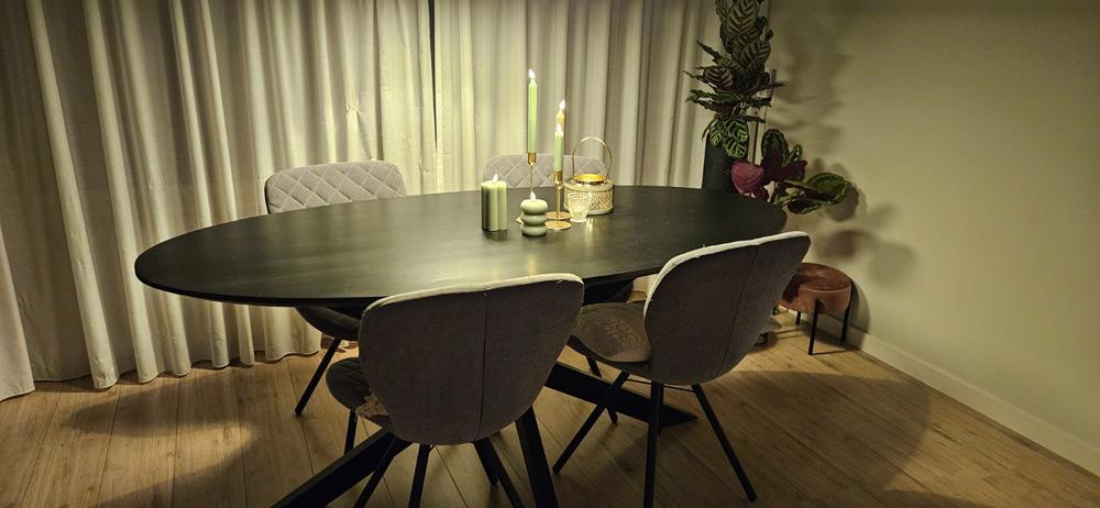 QUVIO Eettafel Sofia– Ovaal – 180x90 cm – Stalen kruispoot – FSC®-gecertificeerd mangohout –  Zwart - Customer Photo From Rosan Mulder