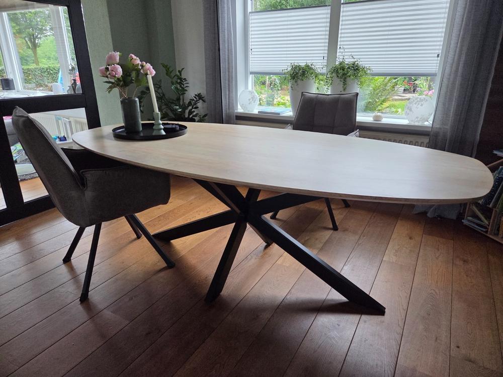 QUVIO Eettafel Sofia – Deens ovaal – 220x110 cm – Stalen kruispoot – FSC®-gecertificeerd mangohout – Naturel - Customer Photo From Jenneke Jurjens