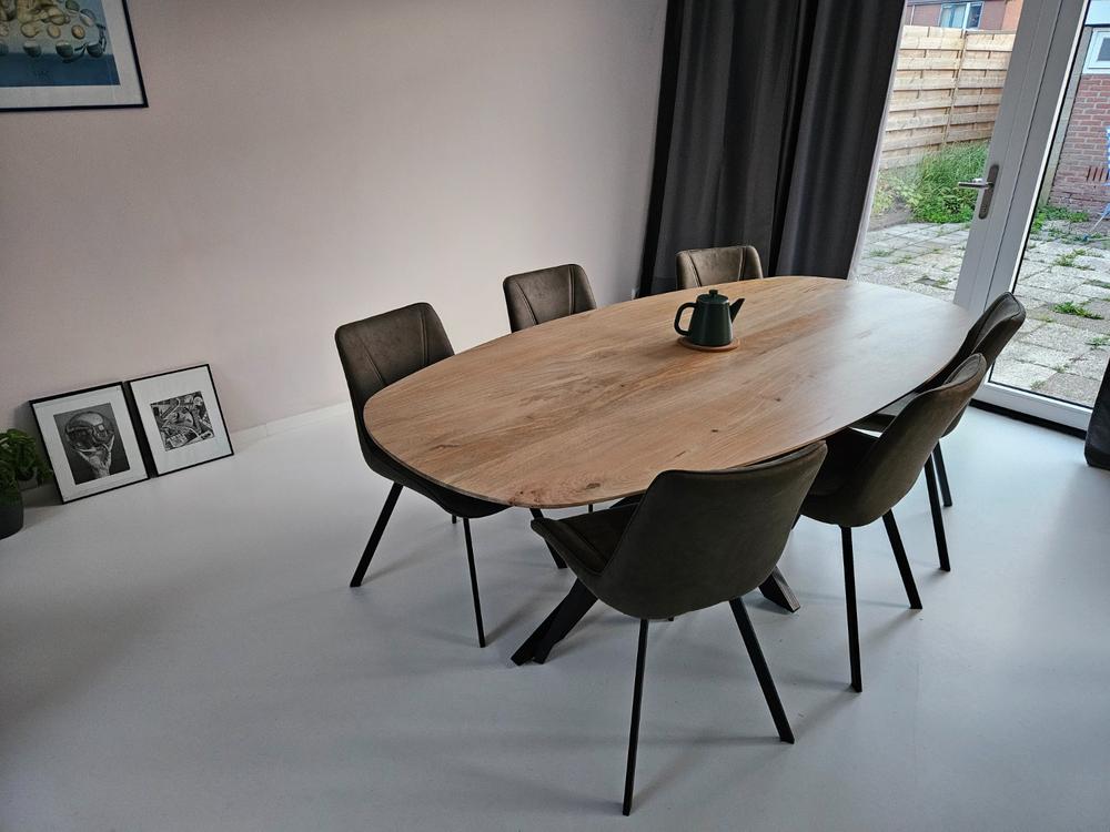 QUVIO Eettafel Sofia – Deens ovaal – 220x110 cm – Stalen kruispoot – FSC®-gecertificeerd mangohout – Naturel - Customer Photo From Hendrika de Vries