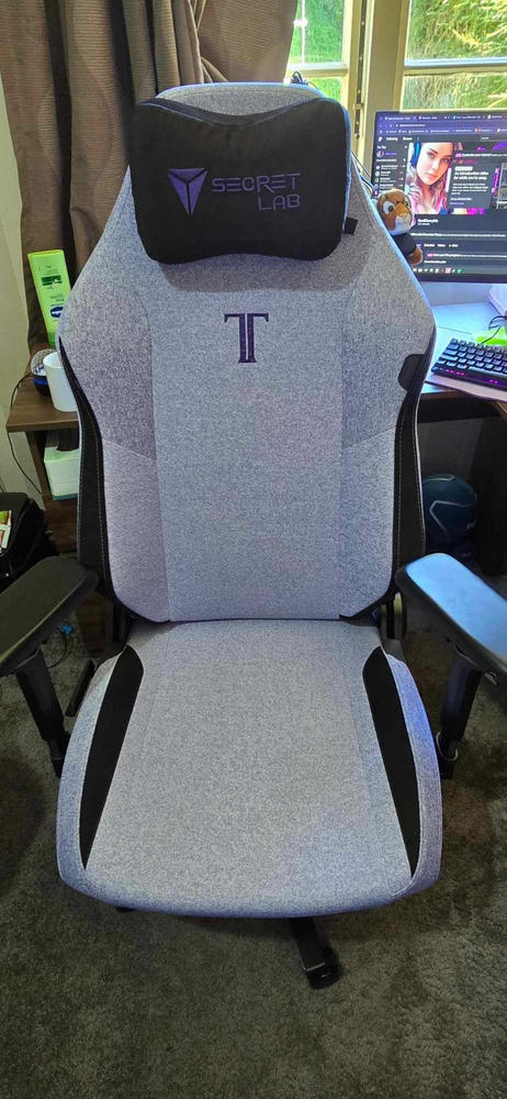 Secretlab TITAN Evo - Regular - SoftWeave™ Plus Fabric (0107) - Customer Photo From Laura Moke-Gatt