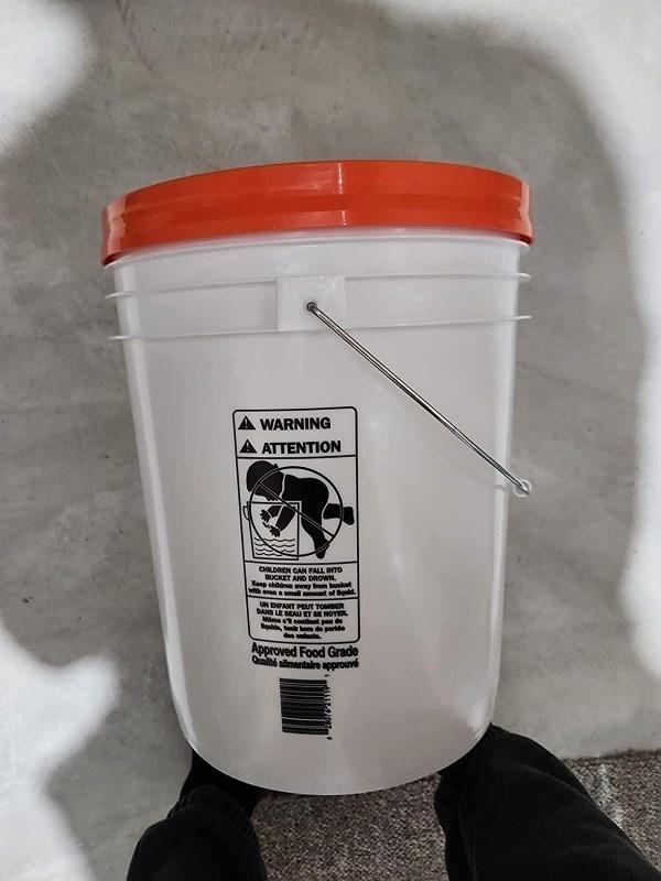 Black Food Grade 5 Gallon Bucket with Gamma Lid - China Plastic