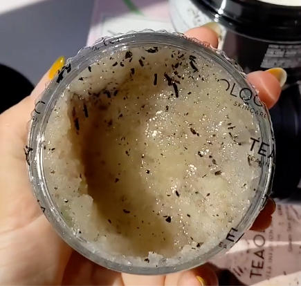 Green Tea Reshaping and Nourishing Body Scrub - Customer Photo From Karine Savard