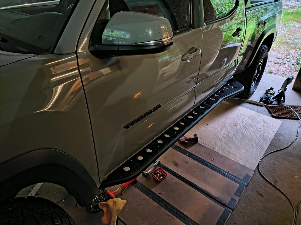 Cali Raised Step Edition Bolt-On Rock Sliders For Tacoma (2005-2023) - Customer Photo From Ian Lione