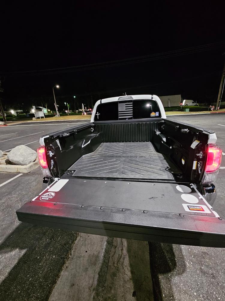 Mountain Hatch Tailgate Cutting Board For Tacoma (2005-2023) - Customer Photo From Nael M.