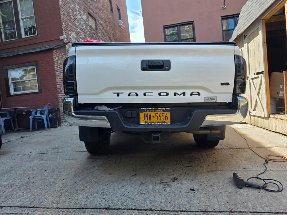 Winjet Sequential Led Tail Lights For Tacoma (2016-2023) - Customer Photo From Manuel A Alvarez
