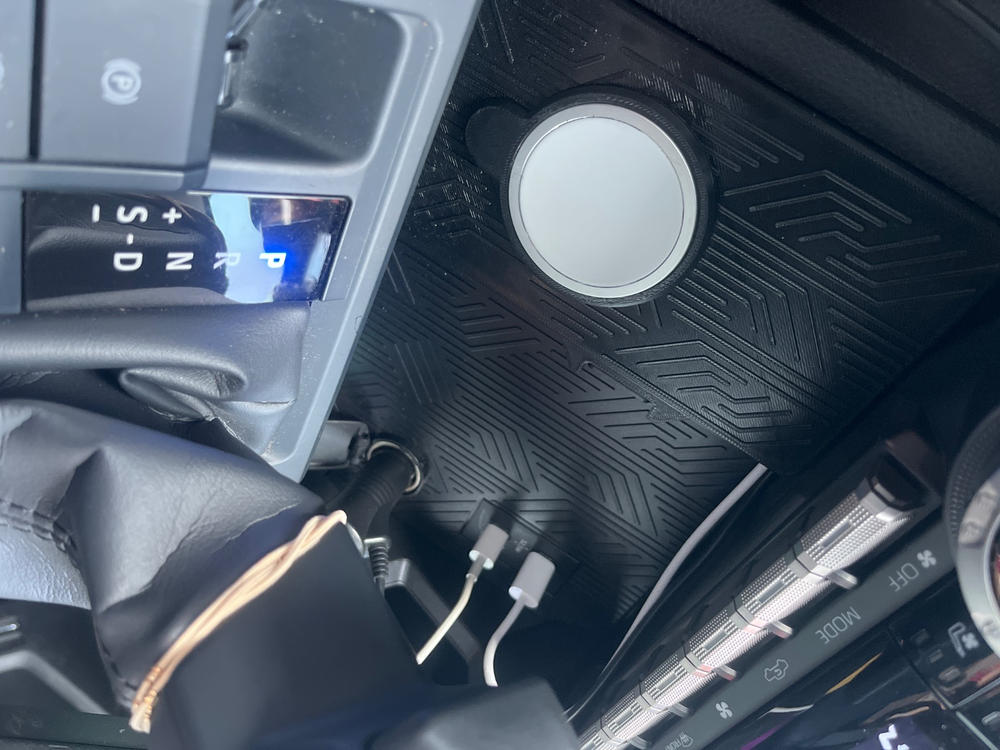 Tacoma Lifestyle Magsafe Charger Mount For Tacoma (2024-Current) - Customer Photo From Criatian Lara