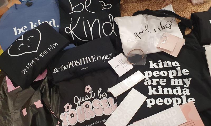 Be Kind. T-Shirt Black - Customer Photo From Kerrin Gordon