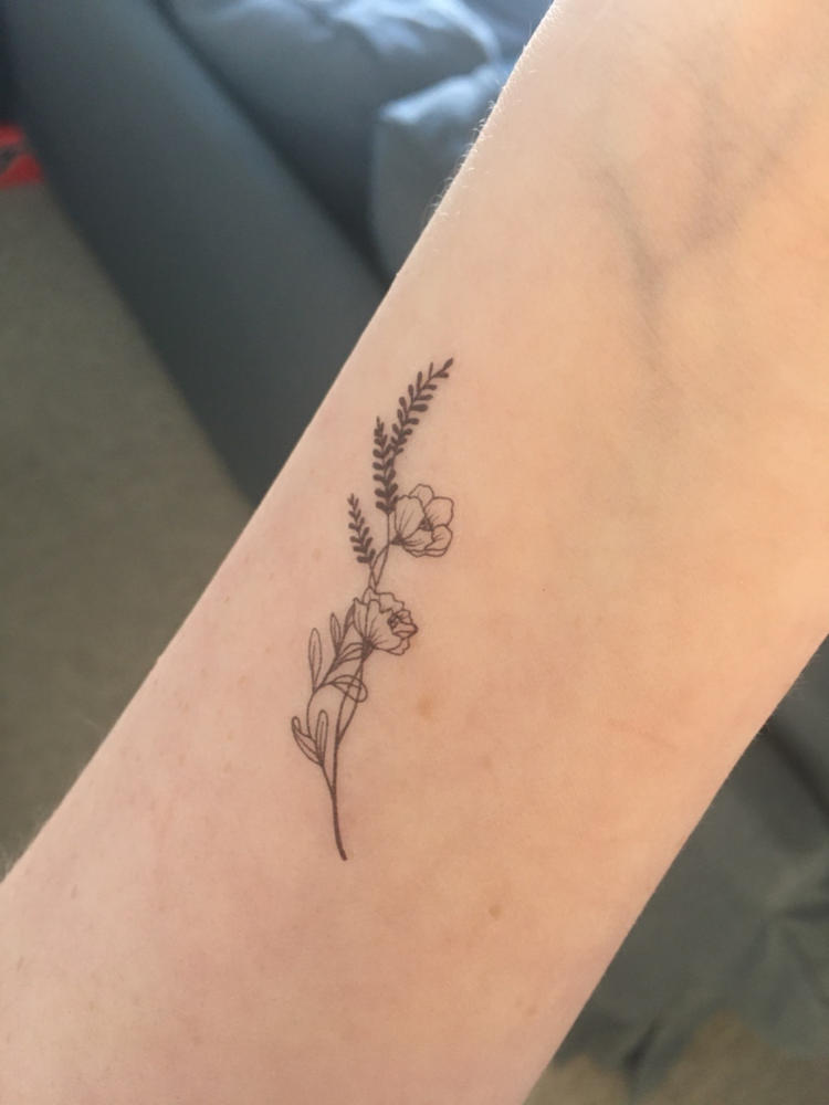 Minimalist Flower Tattoo  Beautifully Simple Body Art