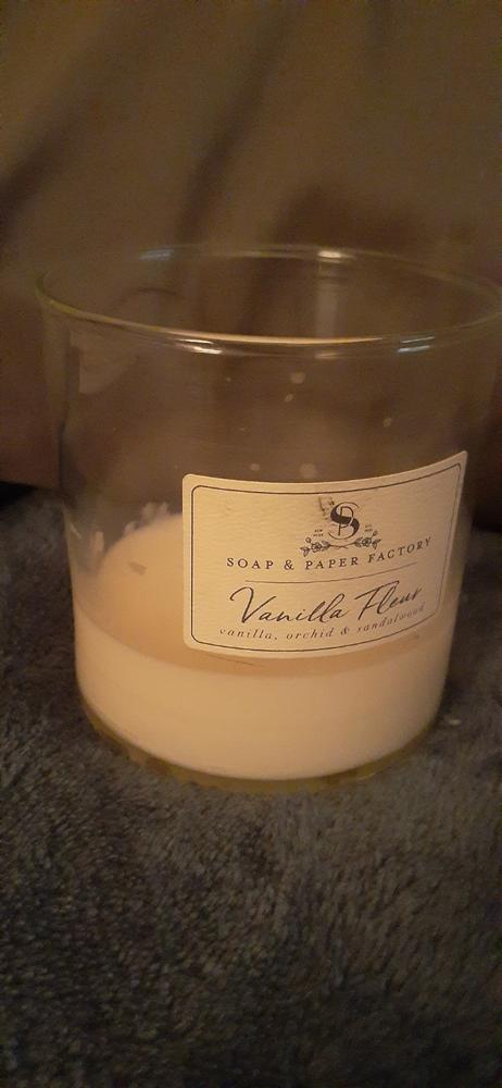 Vanilla Fleur Large Soy Candle - Customer Photo From Amy Lansverk 