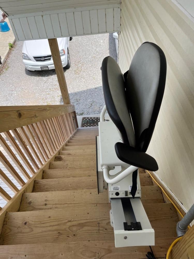 Classic Electric/Battery Powered Outdoor Stair Lift - Customer Photo From Jerry Cartwright