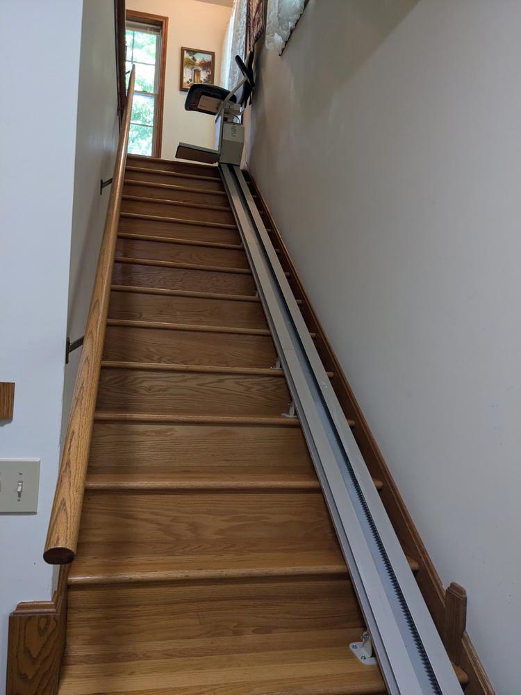 Lifetime Warranty Stair Lift - Customer Photo From Guillermo Camoriano