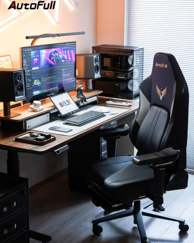 AutoFull M6 Gaming Chair Pro+, Ventilated and Heated Seat Cushion, With Footrest - Customer Photo From Julian Rodriguez