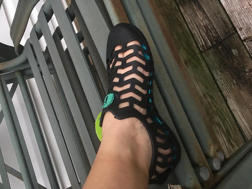 gator swim shoes