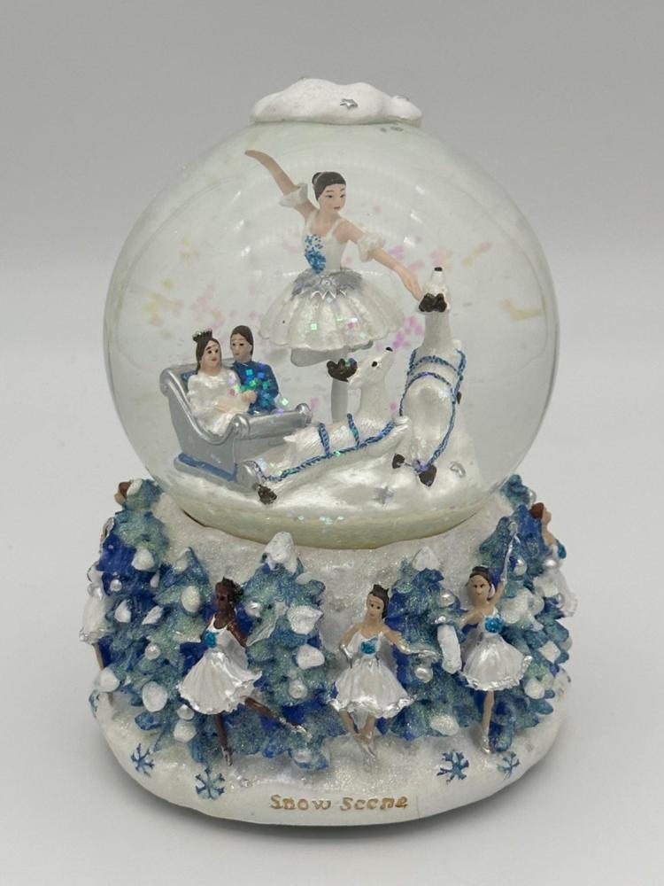 Musical Snow Scene Snow Globe 