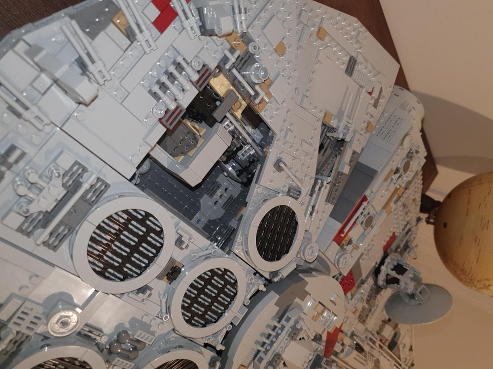 LEGO® 75192 Star Wars™ Millennium Falcon™ - Customer Photo From Daniel Szwed