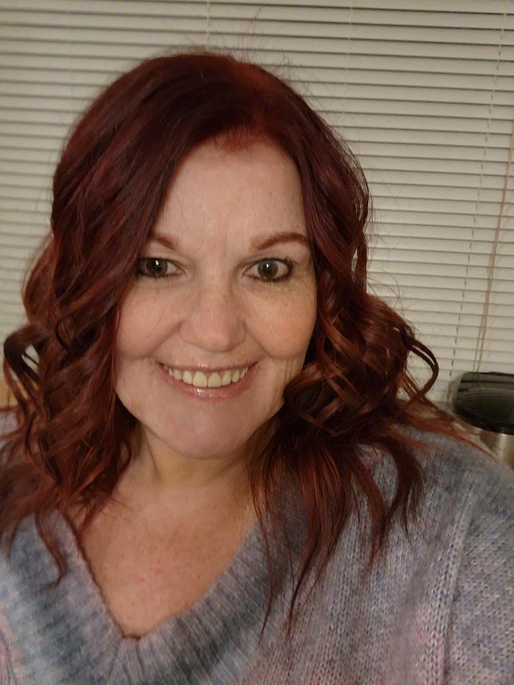 Beachwaver® S.75 Dual Voltage White Rotating Curling Iron - Customer Photo From Tracey Bradley 