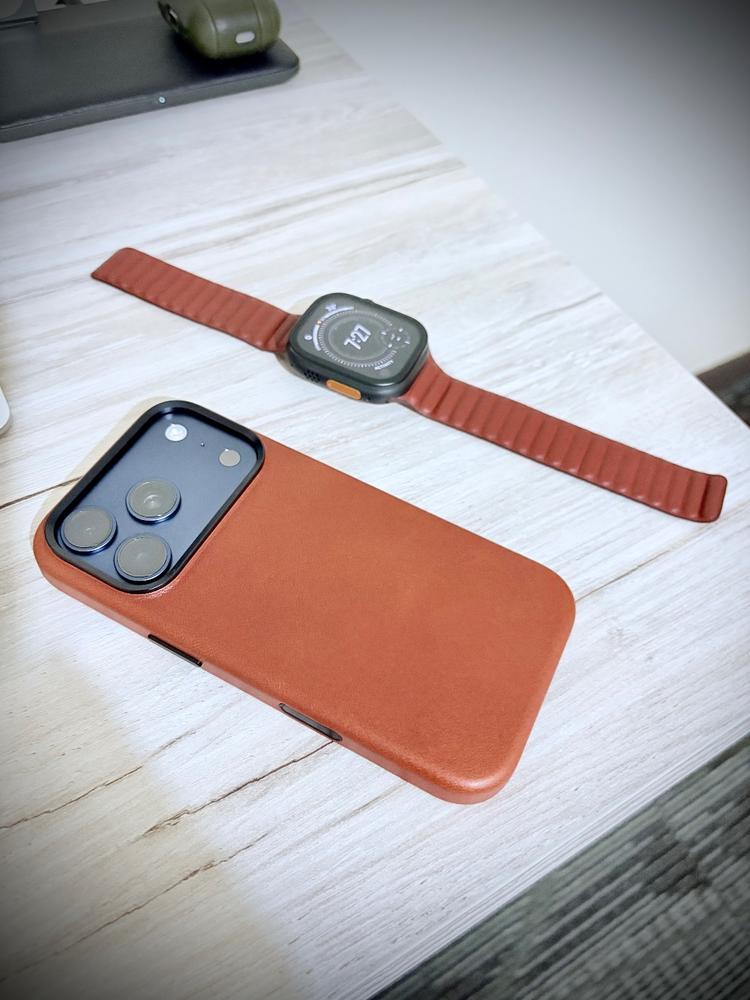Leather iPhone 17 Pro Shell Case Metal, MagSafe - Saddle Brown