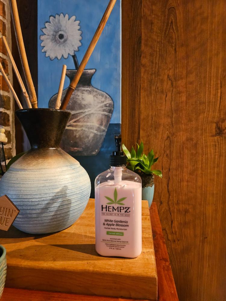 Hempz White Gardenia & Apple Blossom Herbal Body Moisturizing Lotion