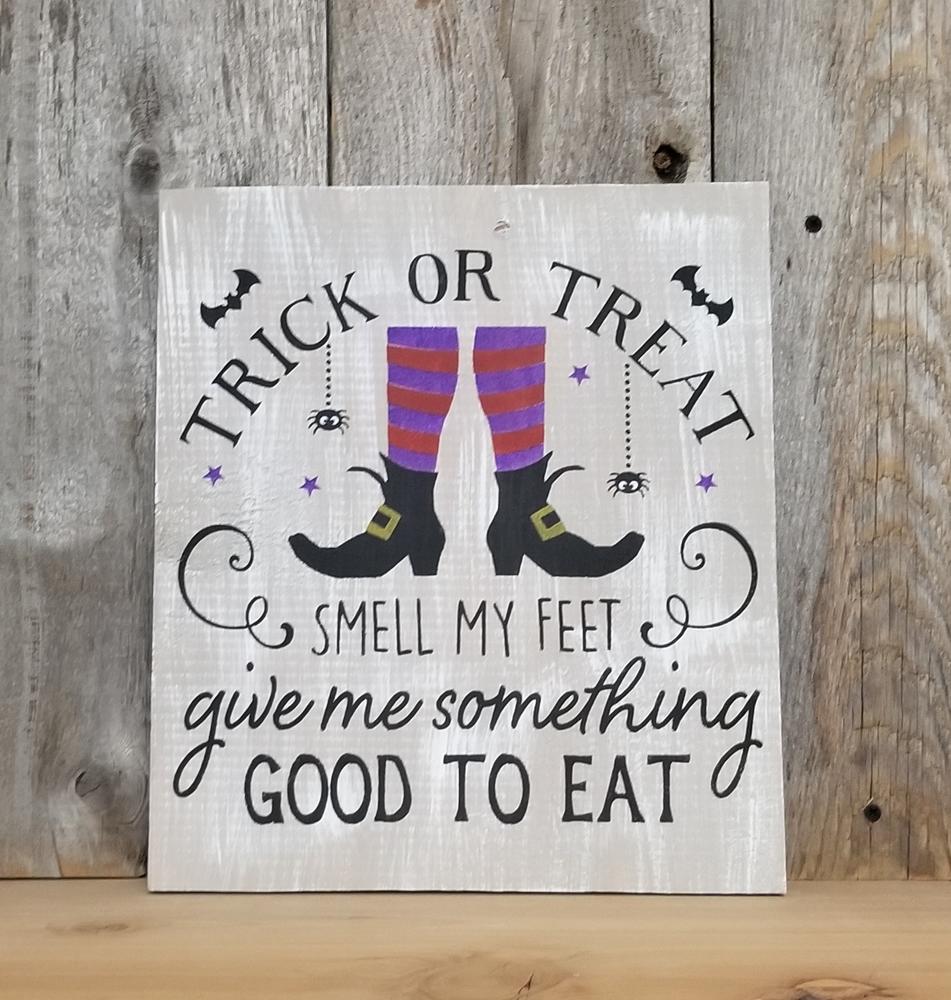 Trick or treat smell my feet Doormat – Charming Pine