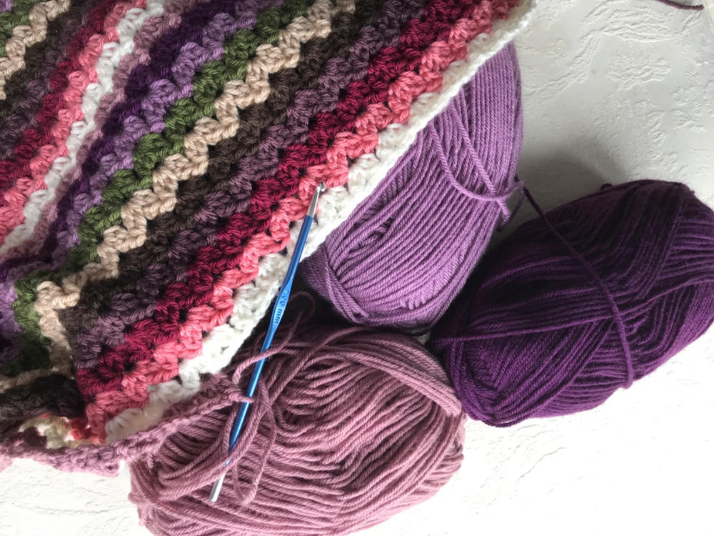 Ric Rac Blanket by Leonie in Deramores Studio DK