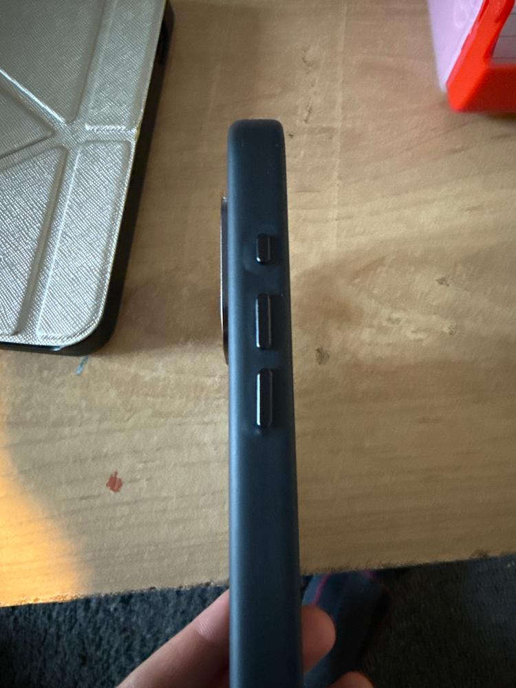 Pro Case - iPhone 16 Pro - Customer Photo From Samuel A. P.