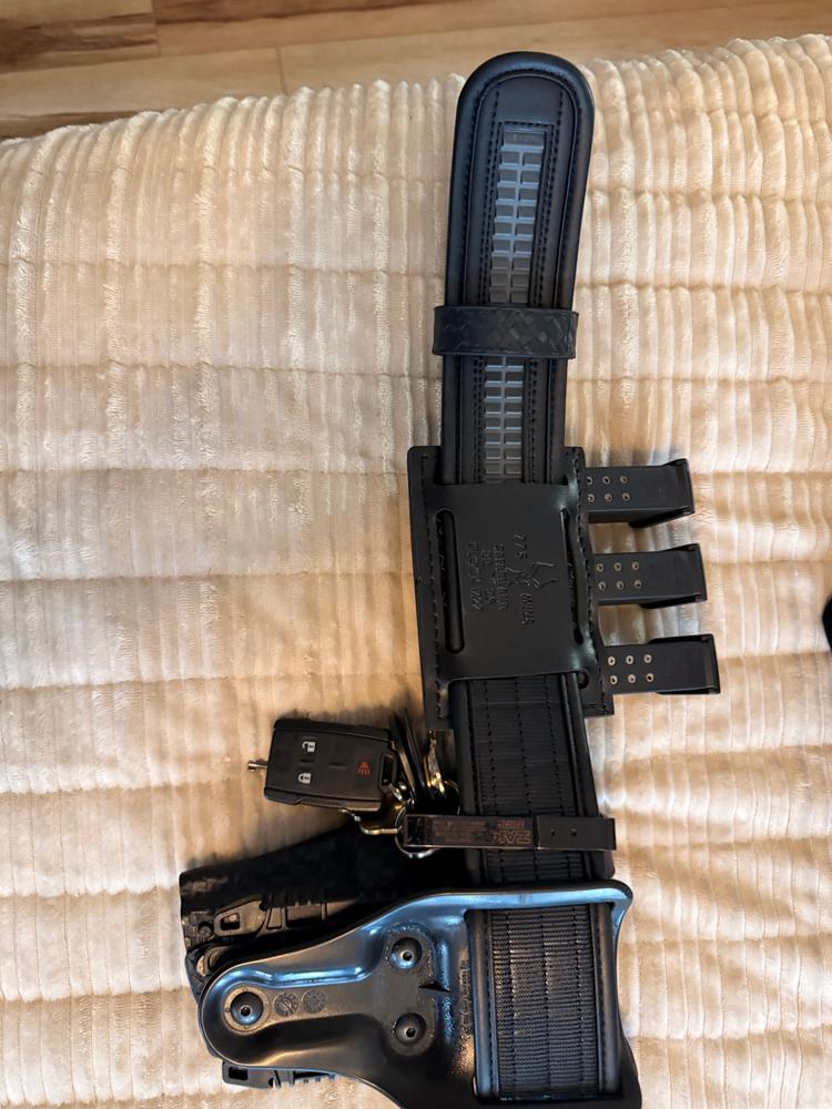 Porte magazines en cuir Vanda de Limac Design