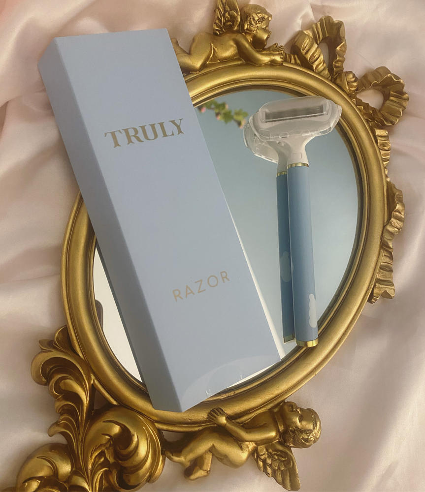 Truly Blue Razor - Customer Photo From Alexandra