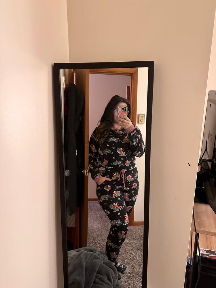 Santas Speedy Sleigh Unisex Pajamas / PREORDER (begin shipping to you Nov 20 - Dec 4) - Customer Photo From Catelyn Schwanger
