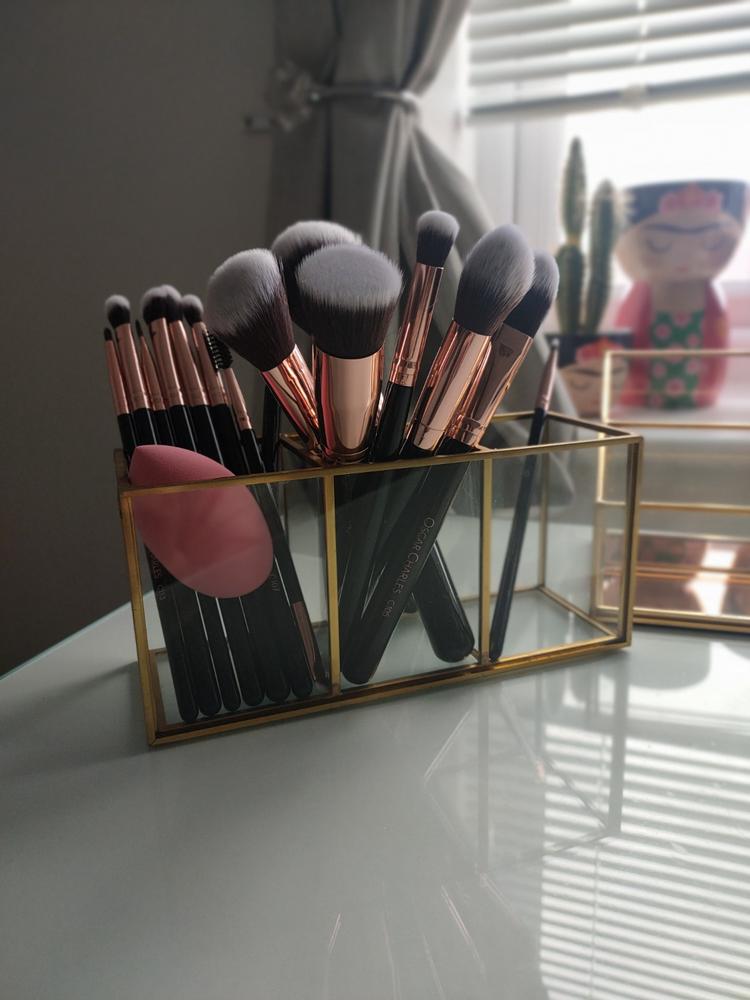 Oscar Charles Luxe Professional 17 Piece Makeup Artist Brush Set Rose Gold/Black - Customer Photo From MISS A.