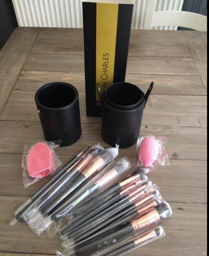 Oscar Charles Luxe Professional 17 Piece Makeup Artist Brush Set Rose Gold/Black - Customer Photo From Kirsty
