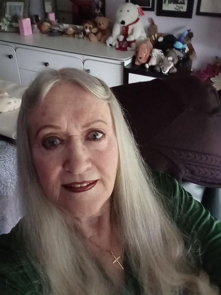 PrimeEyes Glide Eyeliner - Customer Photo From Lilian Outram