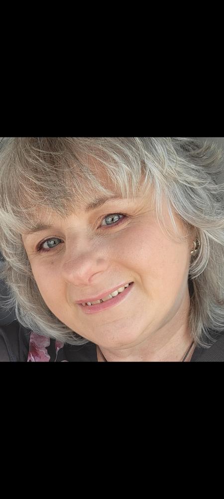 PrimeEyes Glide Eyeliner - Customer Photo From Bettina Harding