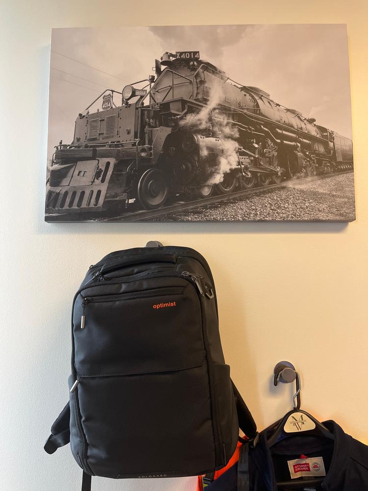 The Optimist´s Bag - Simon Sinek 2024 - Customer Photo From Kirk
