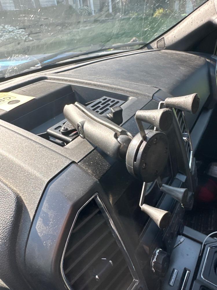 Dash Mount - Support Plate | Ford F-150 & Raptor (2015-2020), Super Duty (2017-2021), (2022 w/ 8" screen) - Customer Photo From Thomas Kaiser
