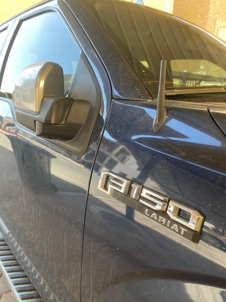 Perfect-Fit Stubby Antenna |  Ford F-150 (15-20), F-250/350 (17-21) - Customer Photo From Thamer Alhasawi