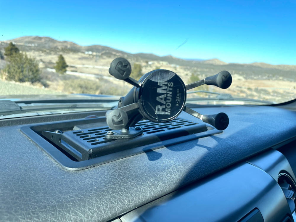 Dash Mount | Ford F-150 & Raptor (2009 - 2014) - Customer Photo From Travis Page
