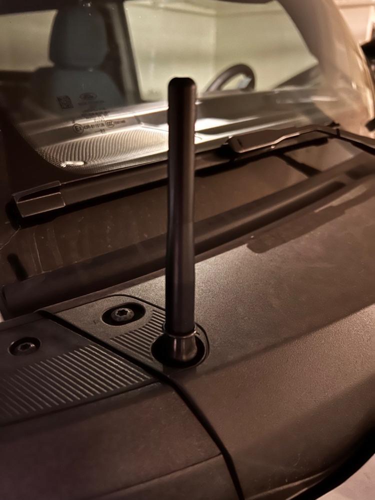 Perfect-Fit Stubby Antenna |  Ford F-150/Raptor (2021+), Super Duty (2022+), Bronco (2021+) - Customer Photo From Anonymous