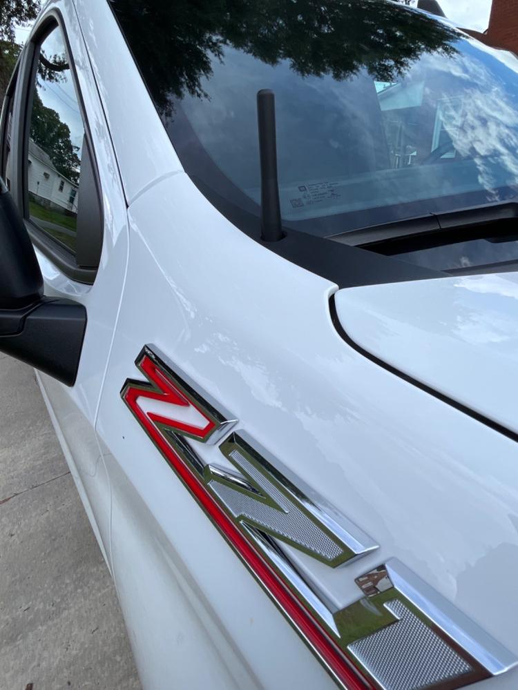 Perfect-Fit Stubby Antenna |  Chevrolet Silverado 1500 (2019+), GMC Sierra 1500 (2019+) - Customer Photo From Grayson Weatherman