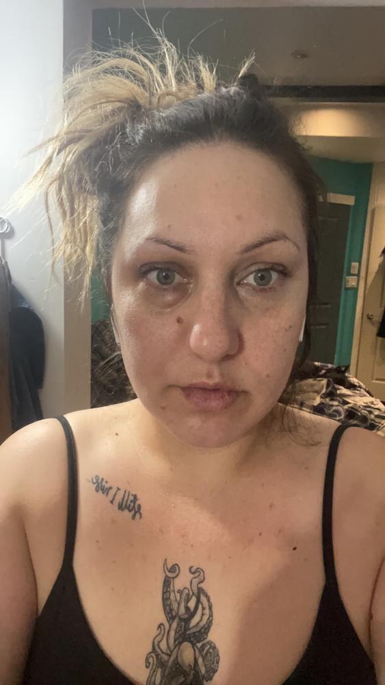 Wide Awake Dark Circle Concealer - Customer Photo From Holly Kelly