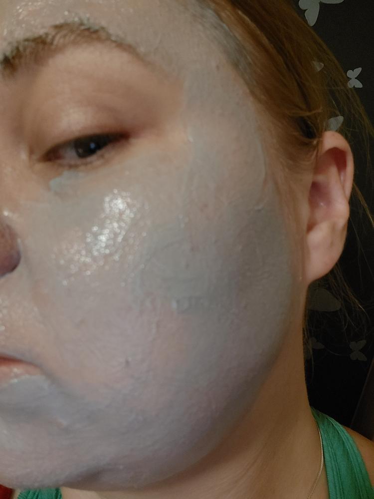 Kasvonaamio Aktiivihiili & Savi, mm. rasvaiselle- ja akneiholle, kosteuttava, 96.9% luonnollinen, vegaaninen, 100ml - Customer Photo From Suvi T.