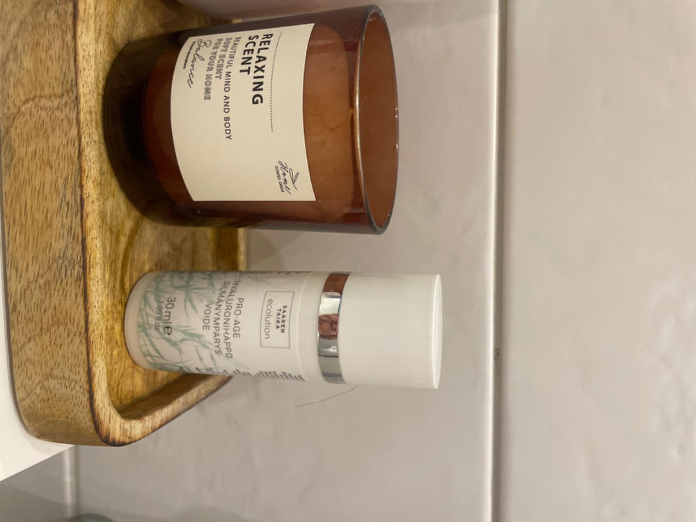 Pro-age hyaluronihappo silmänympärysvoide, auttaa ehkäisemään juonteita ja tummia silmänalusia, vegaaninen, 96% luonnollista, 30ml - Saaren Taika Ecolution - Customer Photo From Maija R.