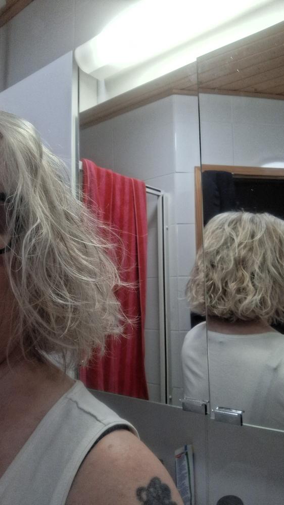 Curl Care 3 in 1 hoitoaine, Curly Girl metodiin, erityisesti taipuisalle ja kiharalle hiukselle, silikoniton, 98,3% luonnollista, vegaaninen, 200ml - Customer Photo From Paula L.