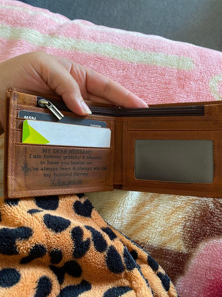 Slim Leather Wallet with wooden gift case. Best Personalized Wallet for Men - Customer Photo From Totii Langosh