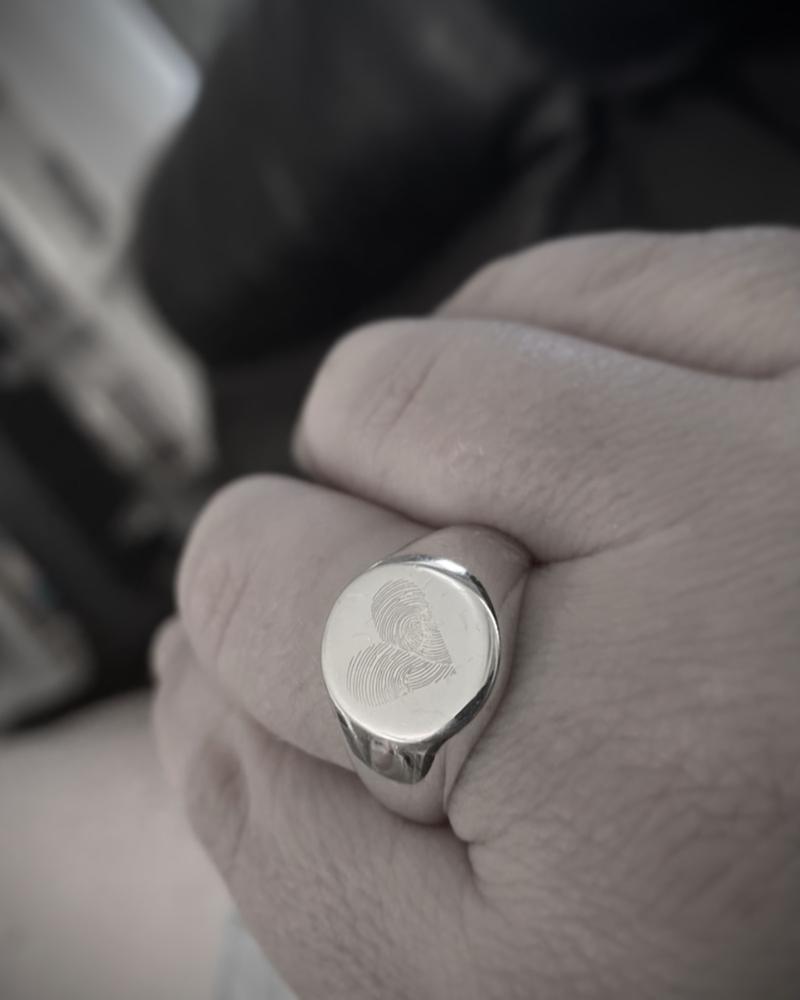 The Duo Fingerprint Signet Ring - Customer Photo From Tiana Ling