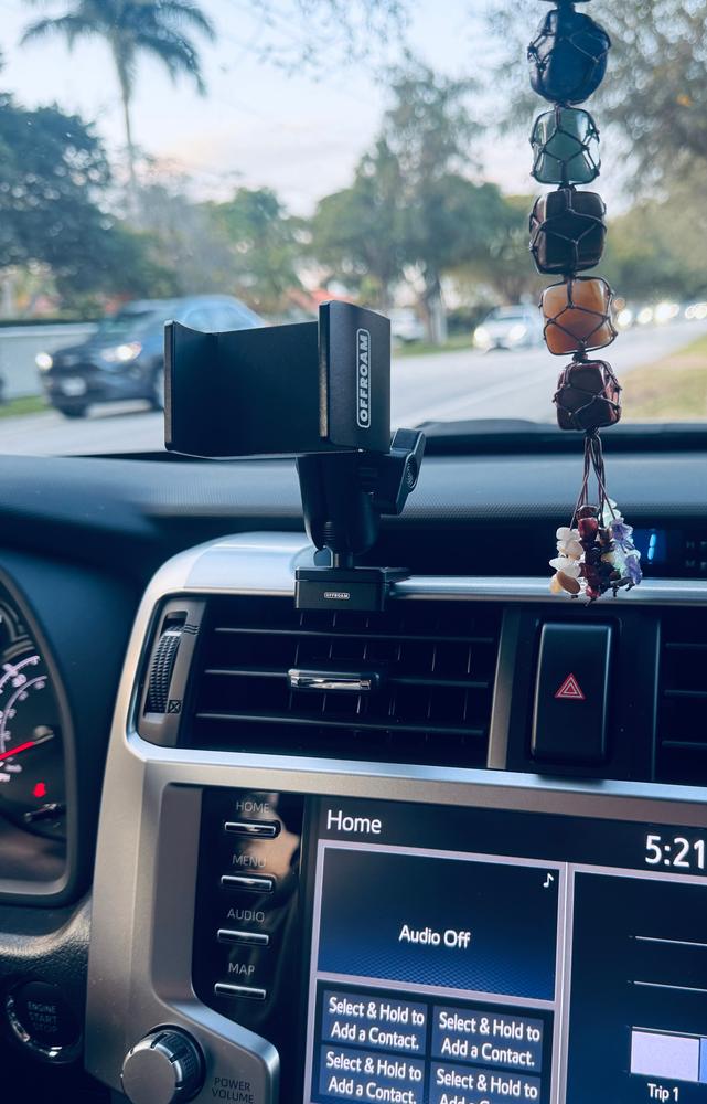 Offroam Dashboard Phone Mount For 4Runner (2010-2024) - Customer Photo From Jessica V. 