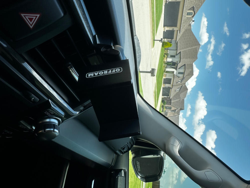 Offroam Dashboard Phone Mount For 4Runner (2010-2024) - Customer Photo From Caleb Yuan